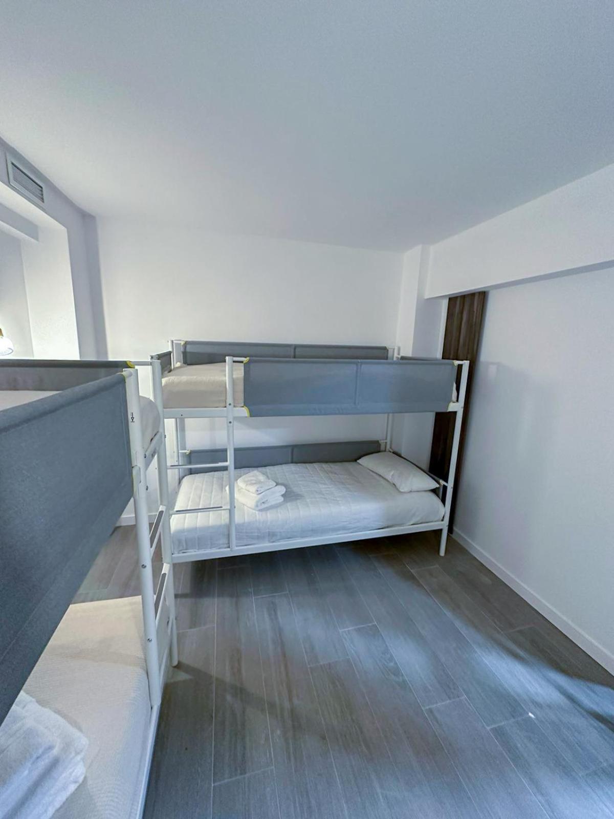 Zur Boutique Hostel Fuengirola Bagian luar foto