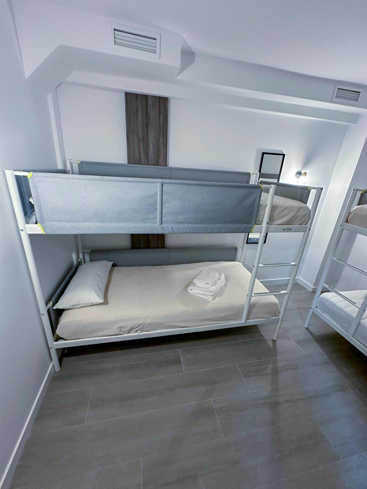 Zur Boutique Hostel Fuengirola Bagian luar foto